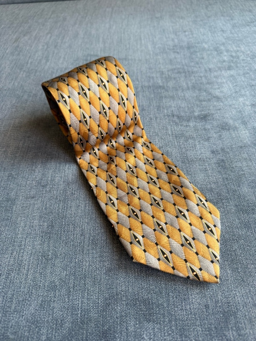 VTG Ry-Guy 100% Silk Geometric Diamond Pattern Gold Silver Men’s Neck Tie Retro
